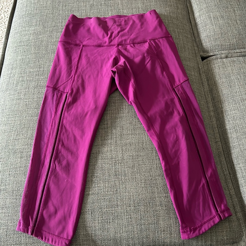 Lululemon Cropped Leggings w/ mesh on sides of legs.